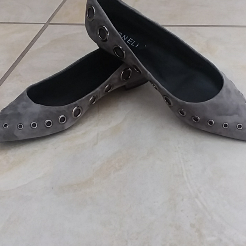 Vaneli women's grey suede flat 7.5 N - Picture 4 of 4